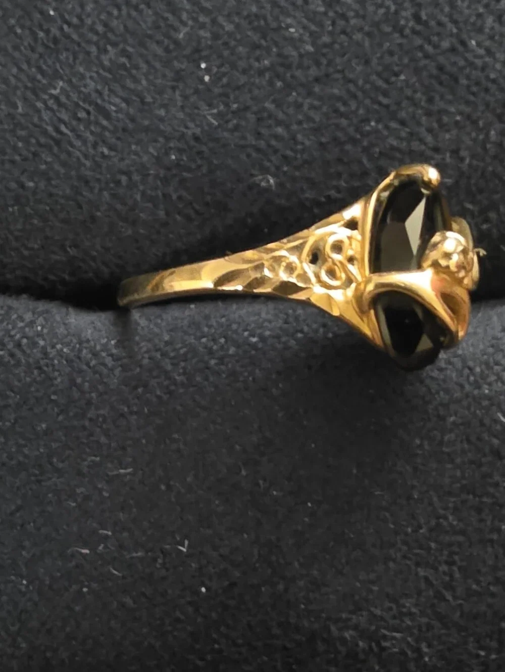 10k Onyx, Diamond Chip Yellow Gold Filigree Ring (Vintage)